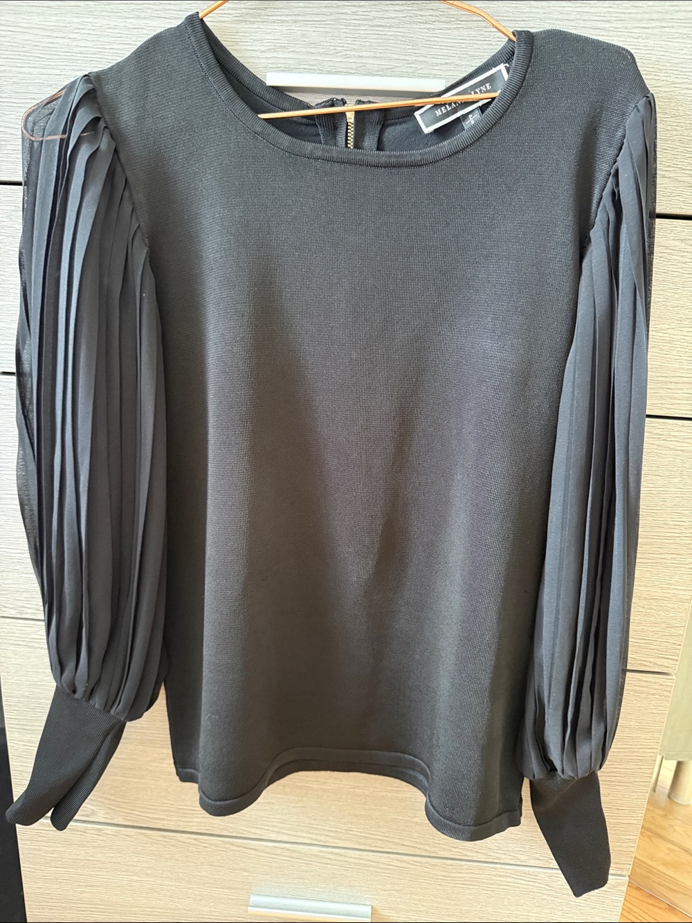 Melanie Lyne. Casual  black Blouse.